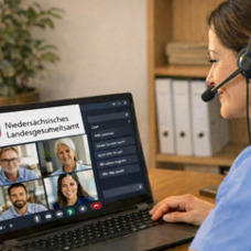 FoBi-Teilnehmerin am Laptop